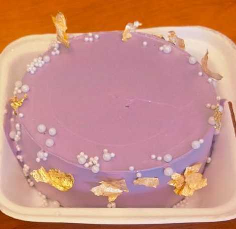 Premium RED N White Velvet Cake